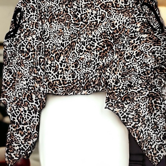 🐆 Swim cover up. Semi sheer poncho. Gorgeous light and airy Leopard print 1X-2X - Picture 8 of 16